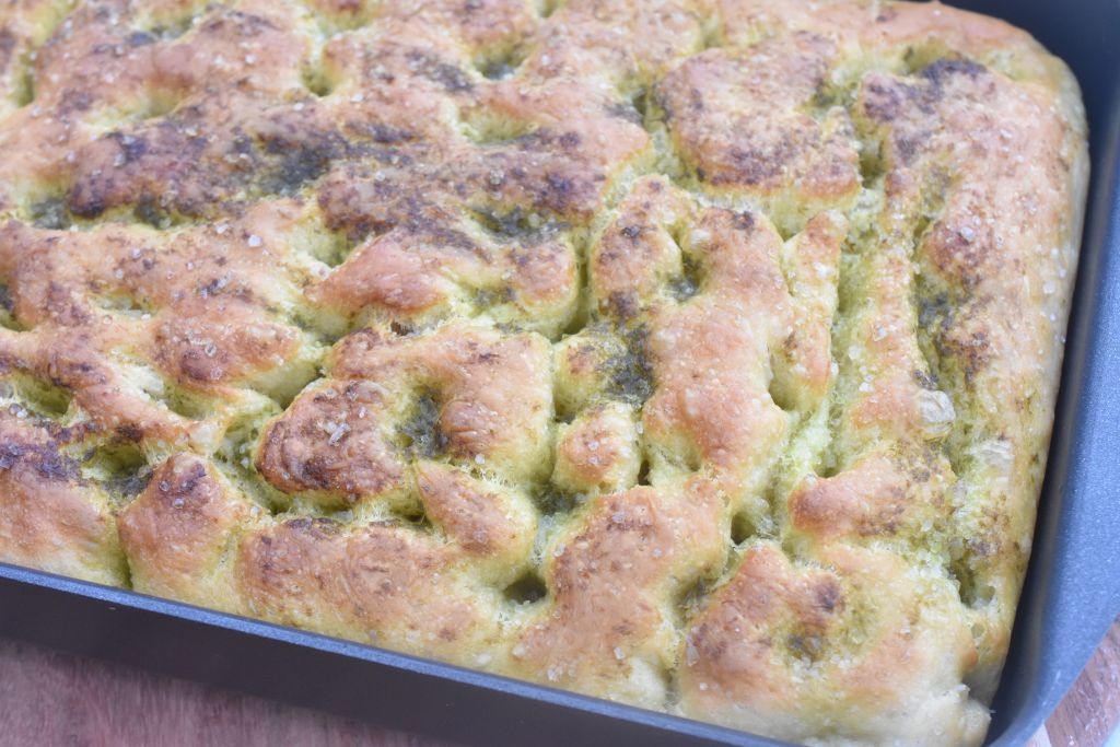 DSC_2200 • nogetiovnen.dk Foccacia med ramsløg - madbrød i bradepande