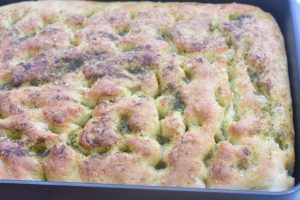 DSC_2203 • nogetiovnen.dk Foccacia med ramsløg - madbrød i bradepande