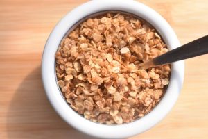 Ristet havregryn til koldskål og æblekage