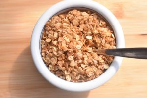 Ristede havregryn til koldskål og æblekage