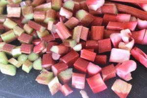 Rabarberkage med crumble - nem opskrift 