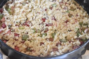 Rabarberkage med crumble - nem opskrift 
