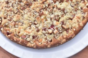 Rabarberkage med crumble - nem opskrift 