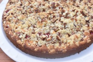 Rabarberkage med crumble - nem opskrift 