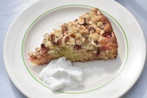 Rabarberkage med crumble - nem opskrift 