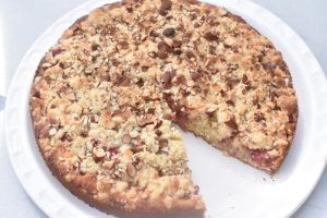 Rabarberkage med crumble - nem opskrift 