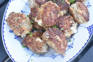 Græske frikadeller med feta - nem opskrift