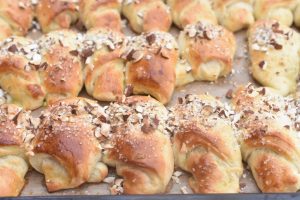 Kærnemælkshorn med rabarber - rabarberhorn