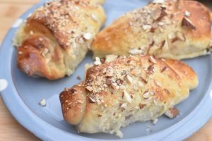 Kærnemælkshorn med rabarber - rabarberhorn