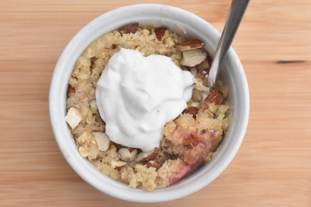 Rabarbercrumble i kop - nem rabarber kage