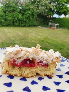 Herregårdskage med rabarber & kokos marengs