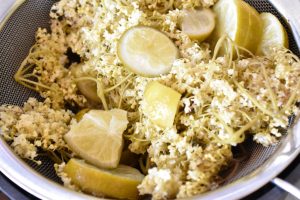 Hyldeblomstsaft - nem opskrift uden citronsyre 