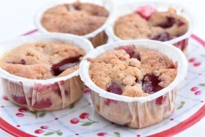 Makronmuffins med jordbær - nem opskrift 