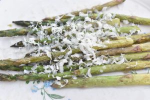 Grillede asparges med parmesan - så lækre