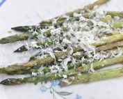 Grillede asparges med parmesan - så lækre