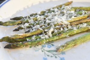 Grillede asparges med parmesan - så lækre