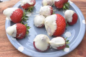 Jordbær med hvid chokolade - nem dessert