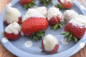 Jordbær med hvid chokolade - nem dessert