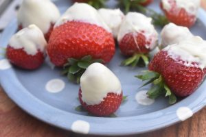 Jordbær med hvid chokolade - nem dessert