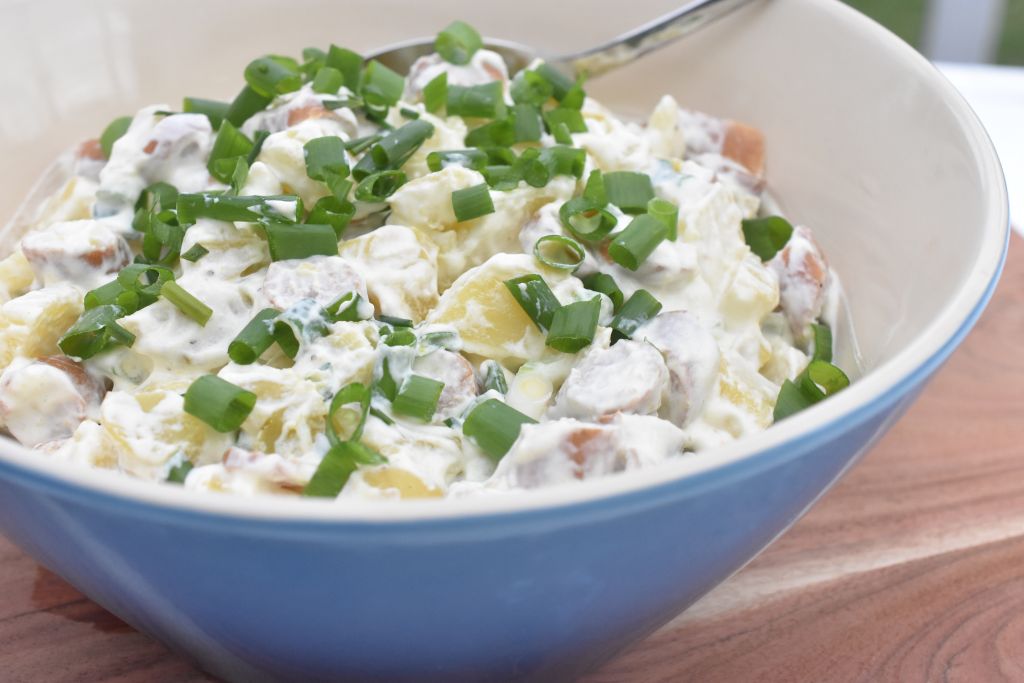 Wienersalat - kold kartoffelsalat med pølser