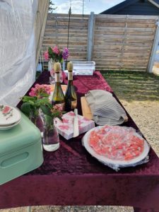 Sommer vejfest i sommerhuset med mad udefra