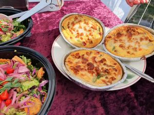 Sommer vejfest i sommerhuset med mad udefra