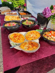 Sommer vejfest i sommerhuset med mad udefra