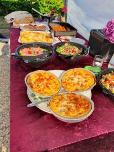 Sommer vejfest i sommerhuset med mad udefra