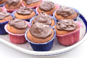 Små mazarinkager med marcipan og Nutella