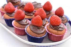 Små mazarinkager med marcipan og Nutella