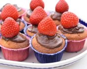 Små mazarinkager med marcipan og Nutella