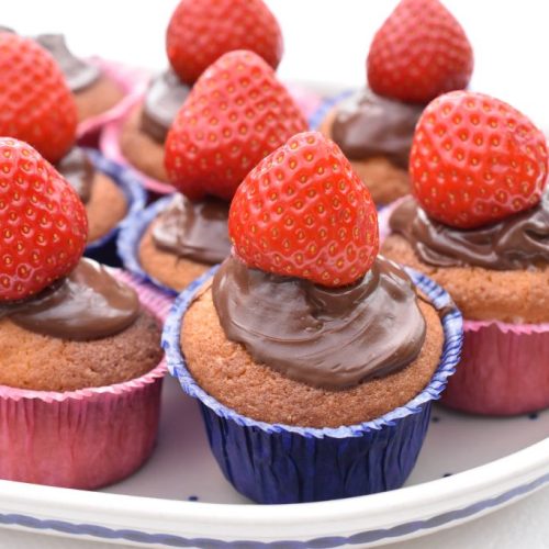 Små mazarinkager med marcipan og Nutella