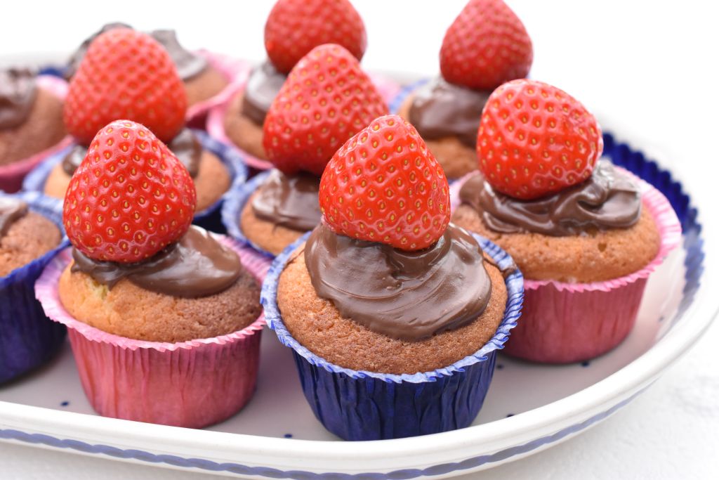 Små mazarinkager med marcipan og Nutella