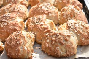 Langtidshævede boller med havregryn - opskrift