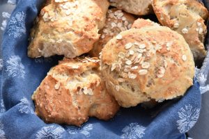 Langtidshævede boller med havregryn - opskrift