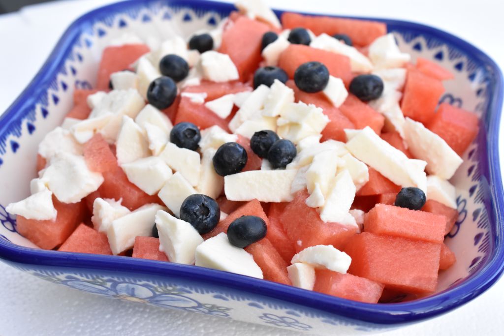 Melonsalat med mozzarella og blåbær - nem