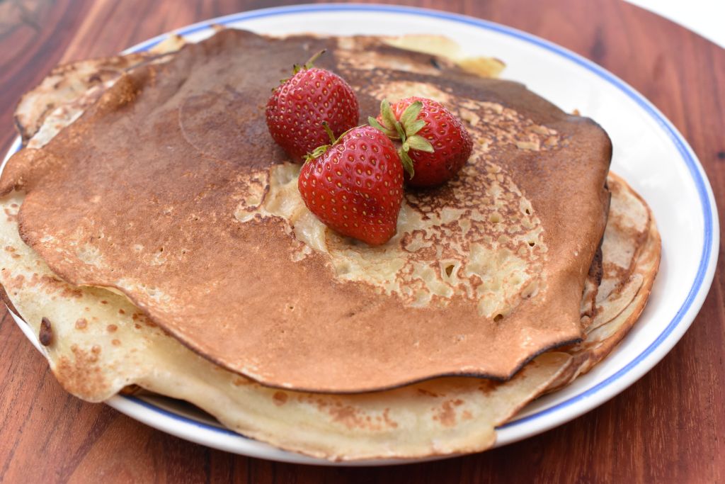 Hyldeblomst pandekager med hyldeblomstsaft