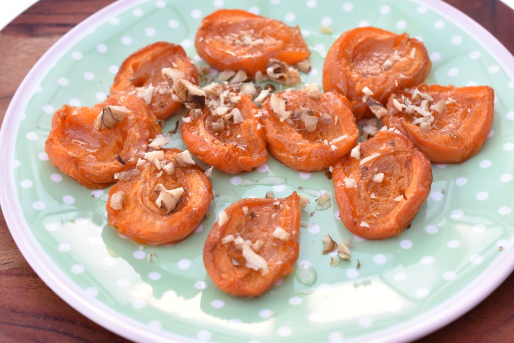 Bagte abrikoser med honning - nem dessert