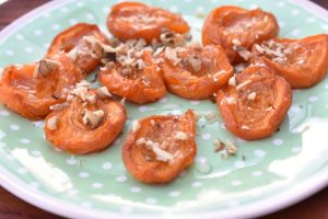 Bagte abrikoser med honning - nem dessert