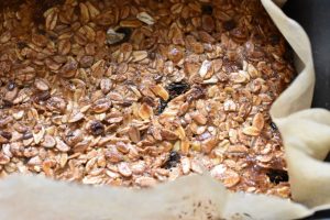 Hjemmelavet müslibar med kondenseret mælk