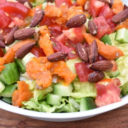 Lækker sommersalat med abrikos & saltmandle