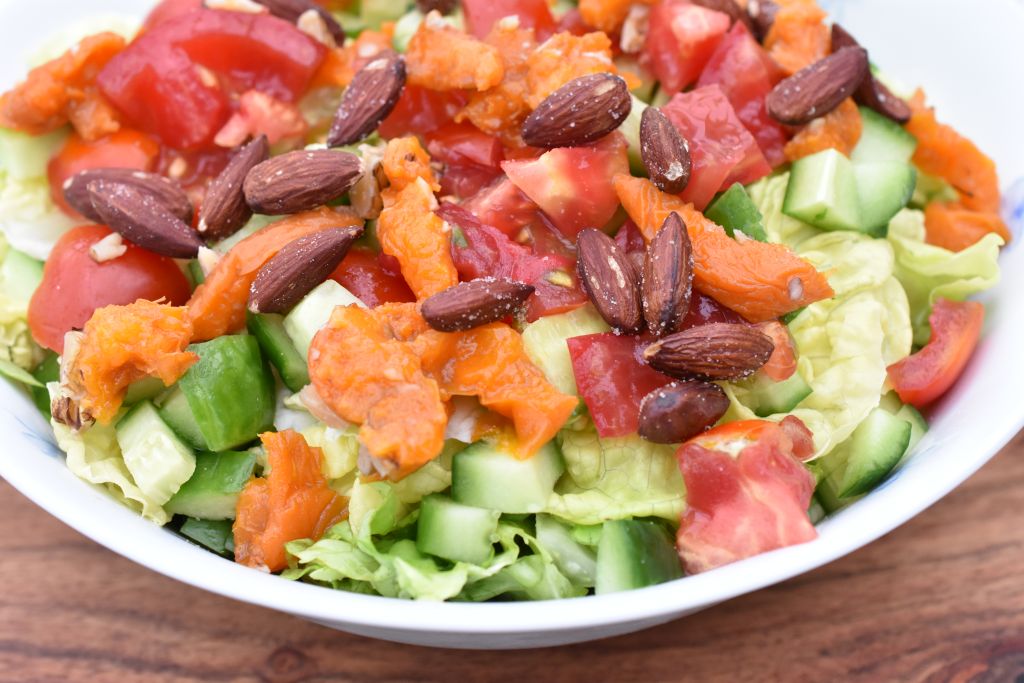 DSC_0561 • nogetiovnen.dk Lækker sommersalat med abrikos & saltmandle