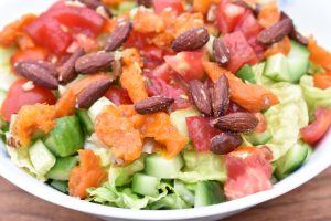 DSC_0562 • nogetiovnen.dk Lækker sommersalat med abrikos & saltmandle