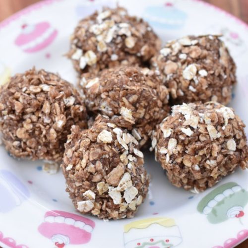 Havregrynskugler med kondenseret mælk