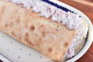 DSC_0839 • nogetiovnen.dk Jordbærroulade opskrift - roulade med jordbær og flødeskum