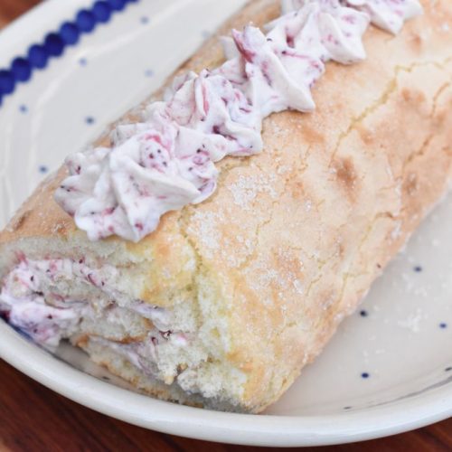 Jordbærroulade opskrift - roulade med jordbær