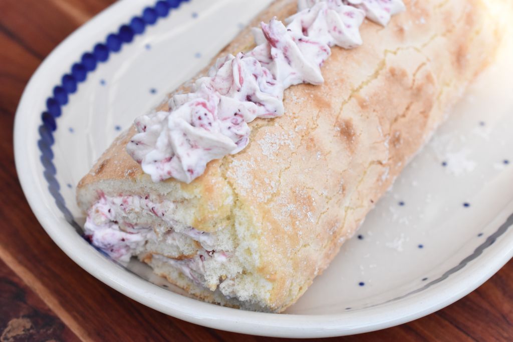 DSC_0842 • nogetiovnen.dk Jordbærroulade opskrift - roulade med jordbær