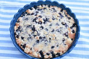 Brombærkage med crumble - saftig & lækker