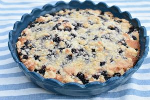 Brombærkage med crumble - saftig & lækker