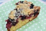 Brombærkage med crumble - saftig & lækker